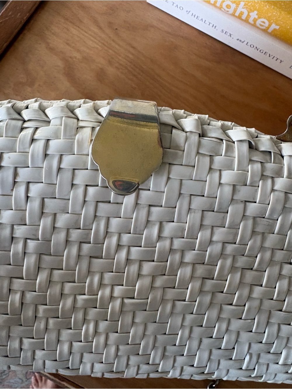 Vintage White Woven Chain Shoulder Bag | Made in Hong Kong | Retro crossbody - Picture 4 of 9